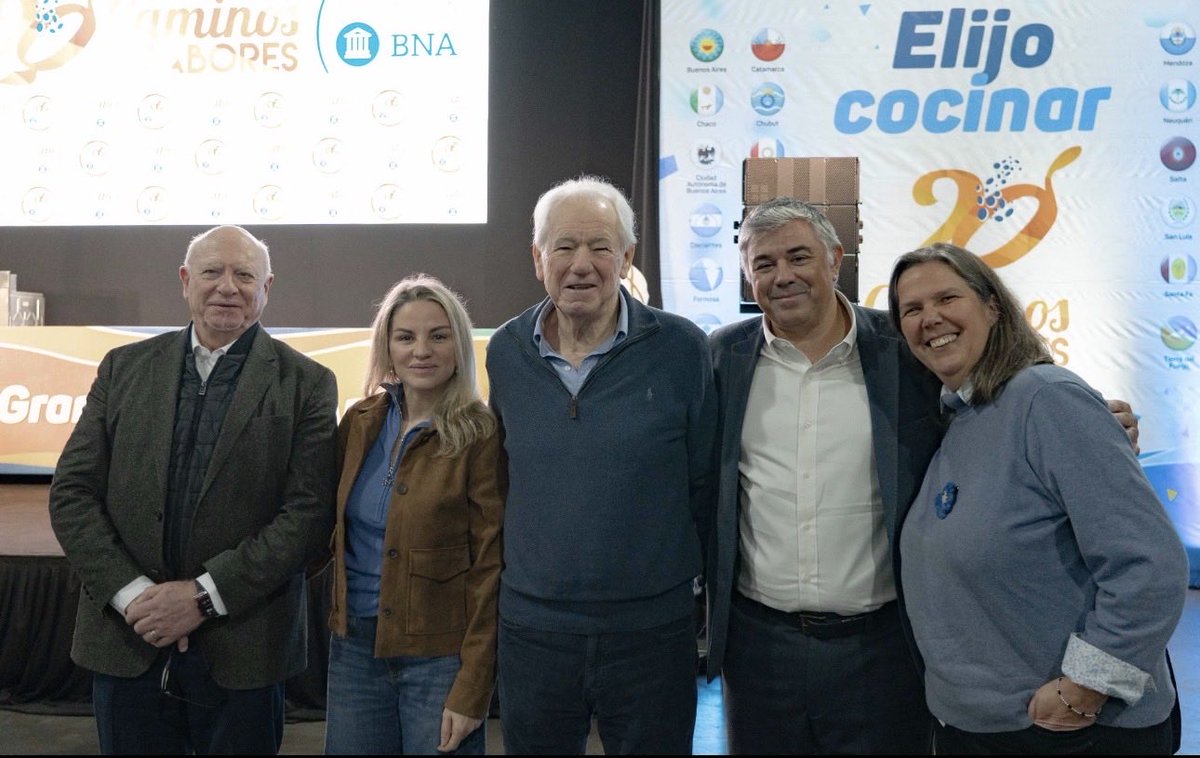 CarolinaPiparo's tweet photo. El Banco Nación siempre al lado de quienes emprenden, producen y hacen grande al país!
Hoy en #CaminosYSabores edición BNA.
Si pueden, vayan a BA Ferial a disfrutar de los productos dulces y salados más ricos de nuestras provincias 🇦🇷❤️ https://t.co/MSzEfd4mYZ