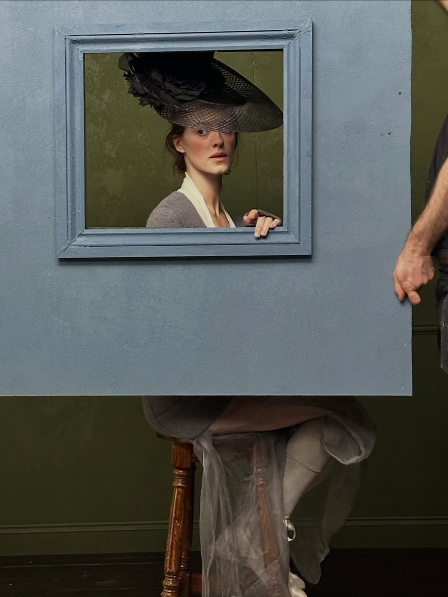 CCortave24's tweet photo. Daisy Edgar-Jones behind the scenes of her British Vogue photoshoot 🖼️✨ https://t.co/hNOnkL5rcd