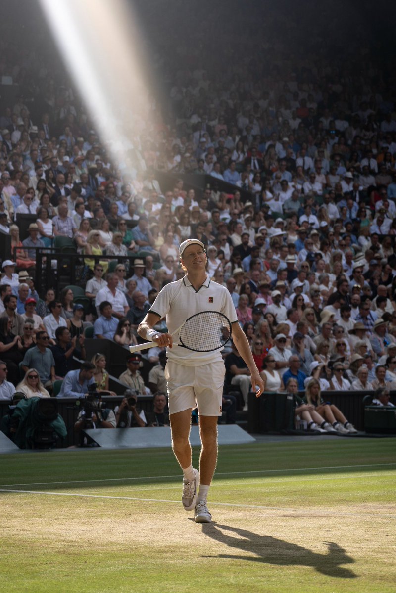angelomangiante's tweet photo. Ispirato oggi da una luce particolare ❤️

Non troverete mai oggi una foto migliore di questa.  

📸 #Wimbledon https://t.co/4Nq9aW39po