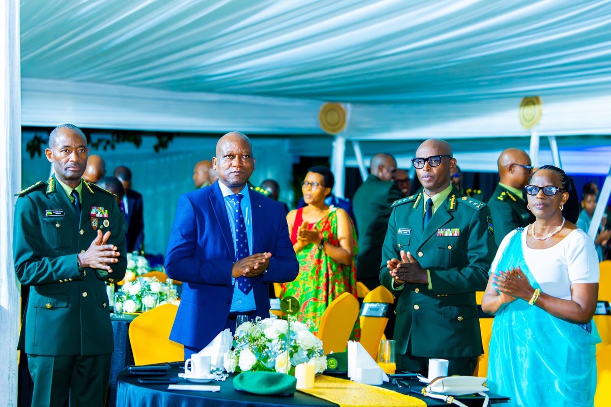 RwandaMoD's tweet photo. The Rwanda Defence Force (RDF) held its fourteenth send-off ceremony on friday at RDF Headquarters in Kimihurura to honour military personnel who have reached retirement age and those whose service contracts have come to an end. 

The event was presided over by the Minister of Defence, Hon. Juvenal Marizamunda, on behalf of His Excellency the President of the Republic of Rwanda and Commander-in-Chief of the Rwanda Defence Force. It was attended by the Chief of Defence Staff, Gen MK Mubarakh, Service Chiefs, Generals, Senior Officers, and families of the retirees.https://t.co/lvaPJsWBDQ
====================

Kuri uyu wa Gatanu, ku Cyicaro gikuru cy'Ingabo z’u Rwanda (RDF) i Kimihurura, RDF yasezeye mu cyubahiro ba Ofisiye bagejeje igihe cyo kujya mu kiruhuko cy’izabukuru n’abarangije amasezerano y’akazi. Uyu muhango ubaye ku nshuro ya 14, wayobowe na Minisitiri w’Ingabo, Hon. Juvenal Marizamunda, mu izina rya Nyakubahwa Perezida wa Repubulika y’u Rwanda akaba n’Umugaba w’Ikirenga w’Ingabo z’u Rwanda. 

Witabiriwe n’Umugaba Mukuru w’Ingabo, Gen MK Mubarakh, abagaba b’ingabo, ba Jenerali, ba Ofisiye bakuru n’imiryango y’abagiye mu kiruhuko.https://t.co/UK6LgL7wxN