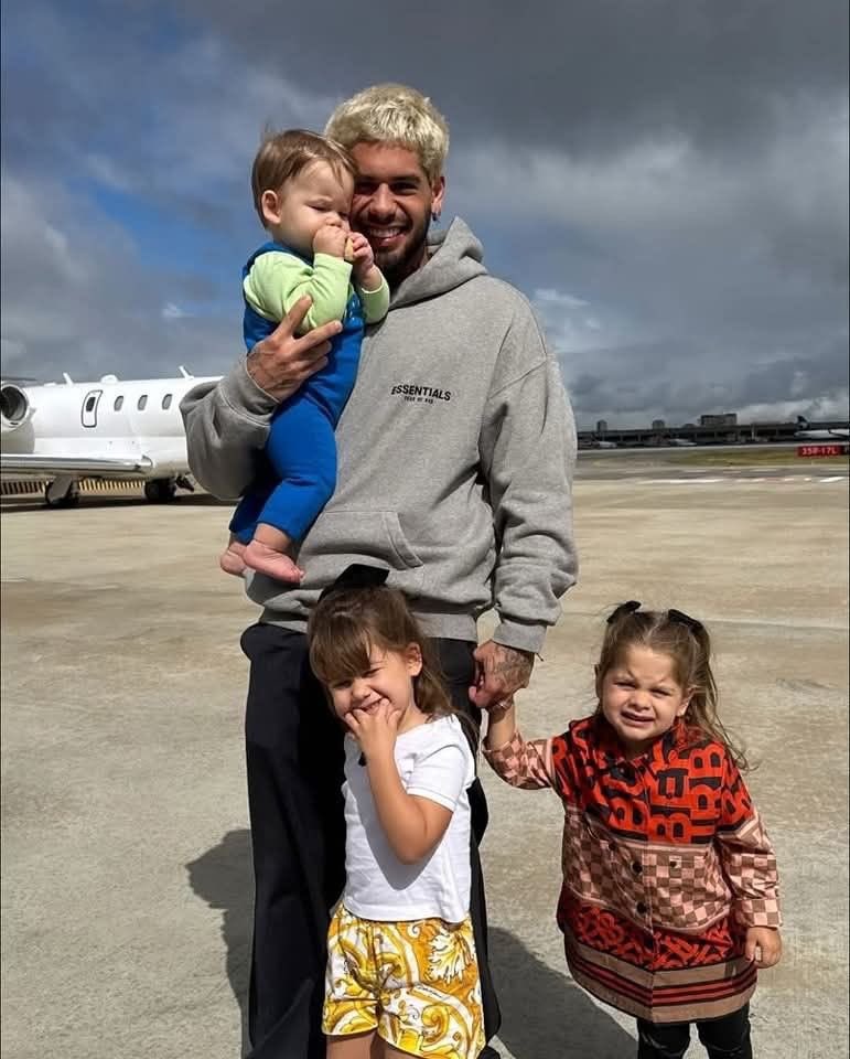 rindocasal's tweet photo. 🚨Após o término com Virgínia, Zé Felipe já teria pago cerca de R$ 780 mil em pensão. Atualmente, Maria Alice, Maria Flor e José Leonardo receberiam cerca de R$ 20 mil por mês cada, totalizando aproximadamente R$ 60 mil mensais. ❤️👏🏽 https://t.co/A5vV1ASf81