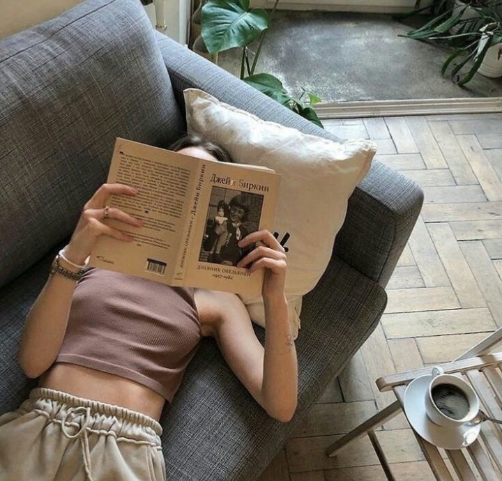 islaboards's tweet photo. finding escape in books. https://t.co/2SPNCpZ8nO