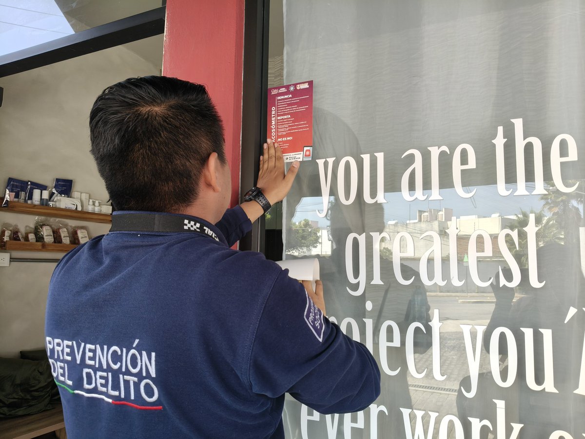 prevencholula's tweet photo. 🤝 Como parte de la Brigada de Transformación en Marcha, personal de @prevencholula fortaleció las acciones de #ProximidadSocial mediante el acercamiento directo con las y los vecinos para atender sus inquietudes en materia de seguridad. https://t.co/IU5B48Uwuw