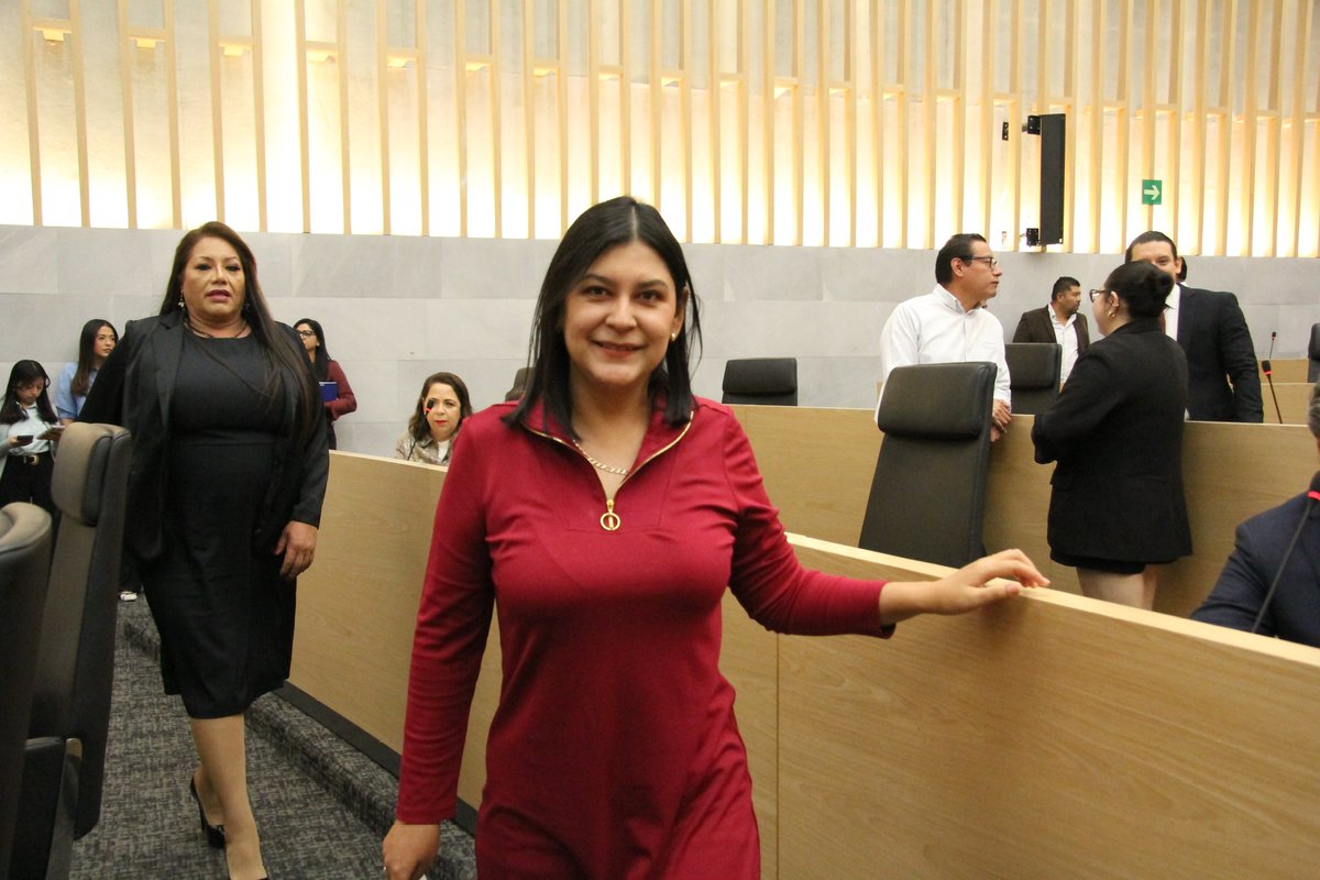 AnaTepoleA's tweet photo. En la Sesión Pública Ordinaria presenté dos iniciativas para seguir fortaleciendo el bienestar de las y los poblanos: impulsar infraestructura deportiva sustentable y promover el acompañamiento psicoemocional para las juventudes en situación de riesgo. #PorAmorAPuebla https://t.co/nuBOX35WzJ