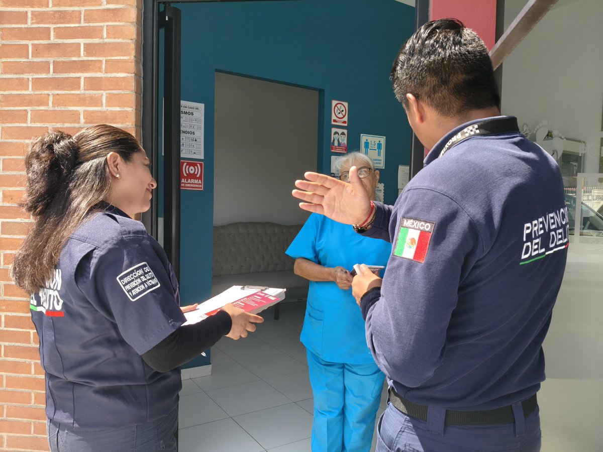 prevencholula's tweet photo. 🤝 Como parte de la Brigada de Transformación en Marcha, personal de @prevencholula fortaleció las acciones de #ProximidadSocial mediante el acercamiento directo con las y los vecinos para atender sus inquietudes en materia de seguridad. https://t.co/IU5B48Uwuw