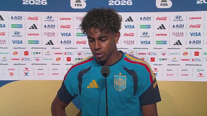 FatwesTv's tweet photo. reporter: “What have been your toughest moment in this World Cup so far?

🗣️ Lamine Yamal: “Eliminating Portugal from the World Cup, of course we needed to qualify but I felt emotional seeing Ronaldo cry out of the competition which was his last one, he’s like a role model to me.”