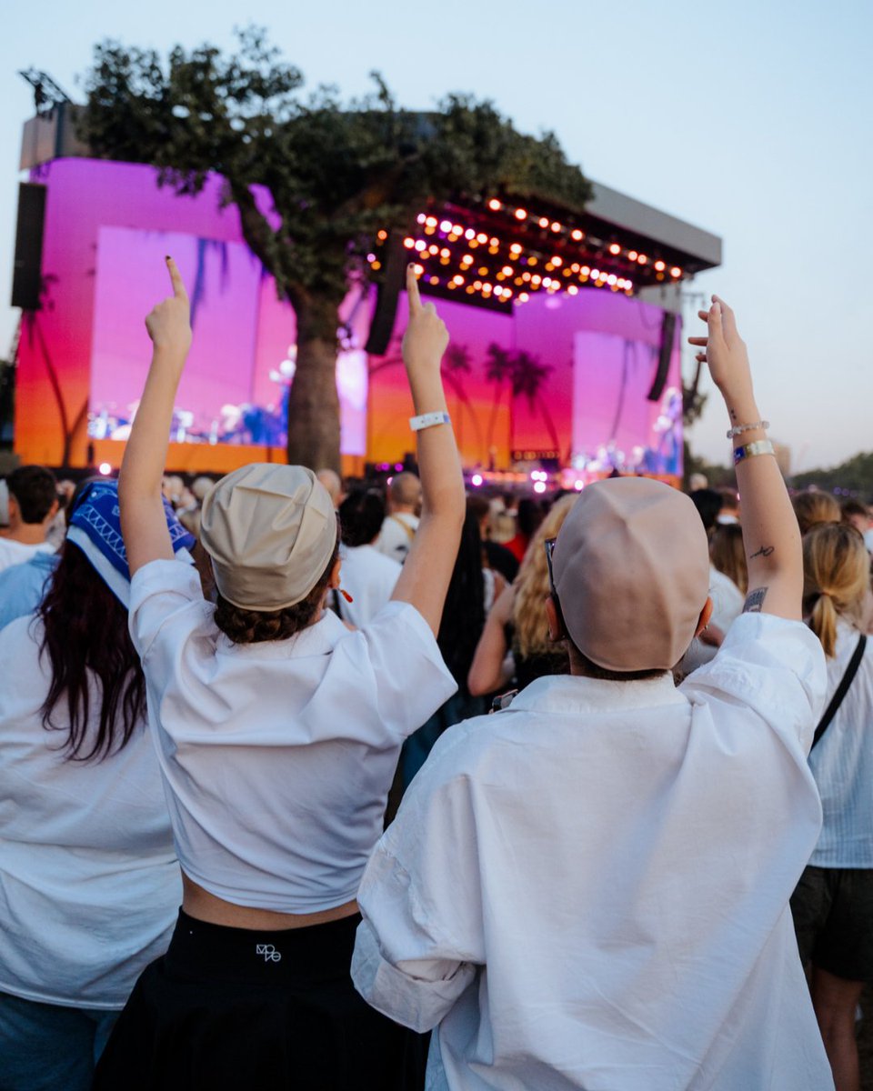 BSTHydePark's tweet photo. TIME OF OUR LIVES 🙌

Gracias, @pitbull ❤️ https://t.co/yIweYtqbvS