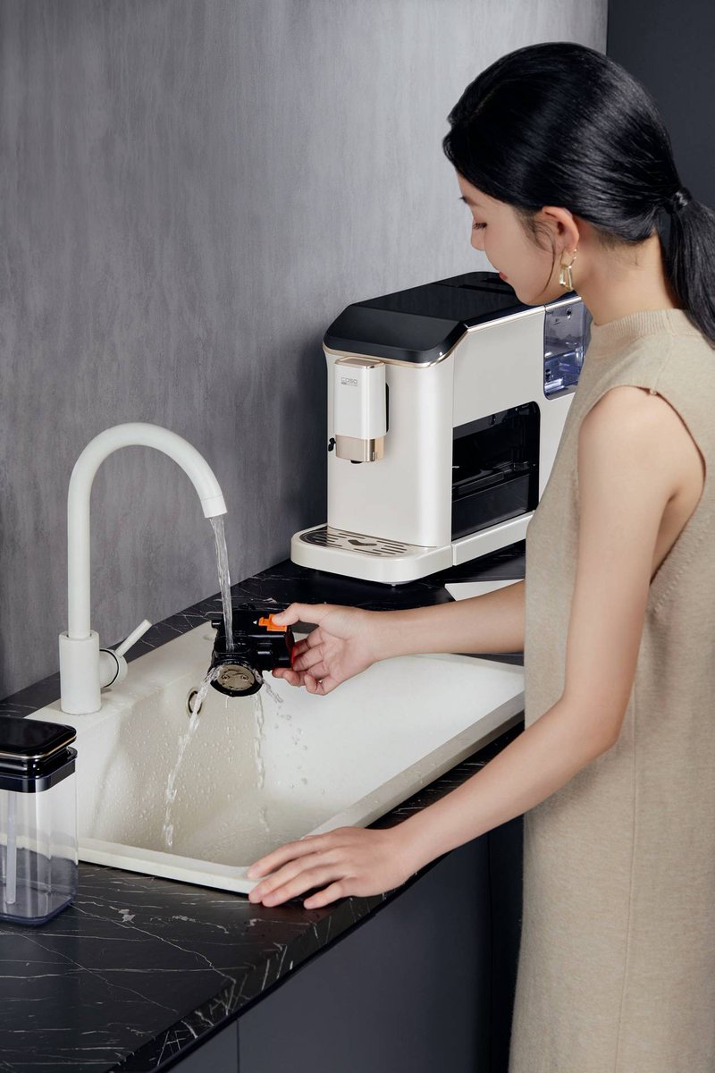 BenniMattheus's tweet photo. Just tested the new smart café brewing system—my latte’s perfect every single time, no more guessing, game-changing morning pick-me-up! https://t.co/5GDI77SuaV