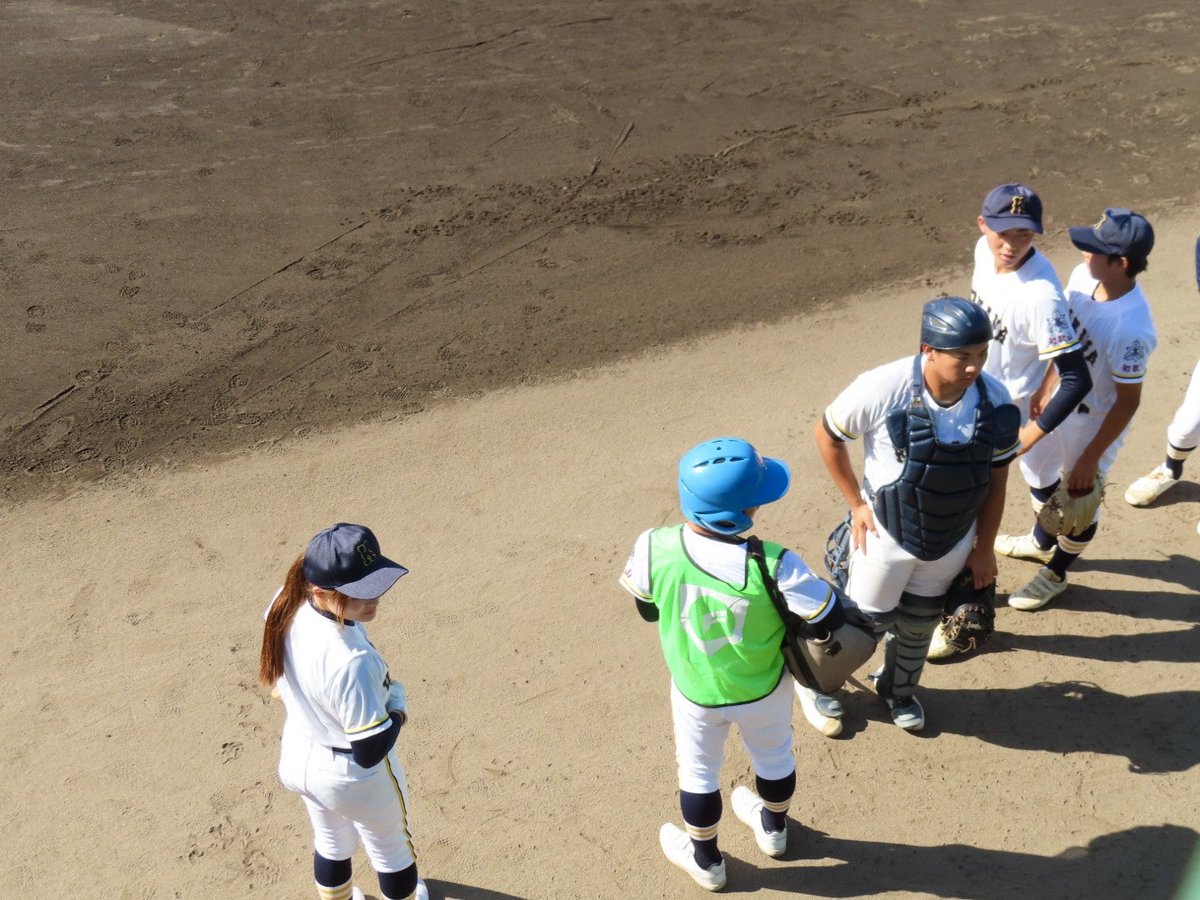 telewaka_bb's tweet photo. 和歌山大会2日目、開幕試合は粉河対和歌山北。和歌山北は大会史上初の4年連続開幕試合。一方、12年ぶりの開幕試合を戦う粉河。内野のシートノックを2年生マネージャーの小松愛彩さんが担当しました。小中時代に野球経験があります。マネージャーの内野ノッカーは一昨年の海南•川口愛海さん以来です。 https://t.co/uYSgLs05x2