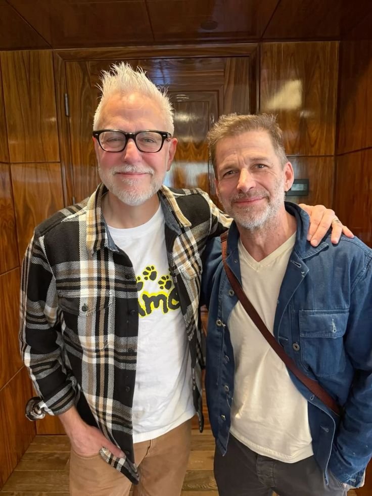 Damus6600's tweet photo. Esse cara do lado do James Gunn tbm é pedófilo? São muito amigos. Ou quando o transfóbico antisemita quer chamar os  outros de pedófilo, ele t�� se projetando? https://t.co/UHWUFlKE9h