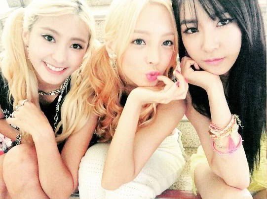 gyurisgff's tweet photo. #카라 ❤︎ hara, tiffany and bora (2015) https://t.co/SObaxIhuOt