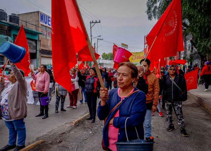 AlexNavarroNR's tweet photo. En el #EdoMexSinSolución, miles de familias siguen sin agua potable, drenaje ni electrificación. Mientras el pueblo trabaja, el gobierno ignora. La lucha de clases se expresa también en el abandono. @Edomex @delfinagomeza @horacioduarteo https://t.co/UrNIwRKQFT