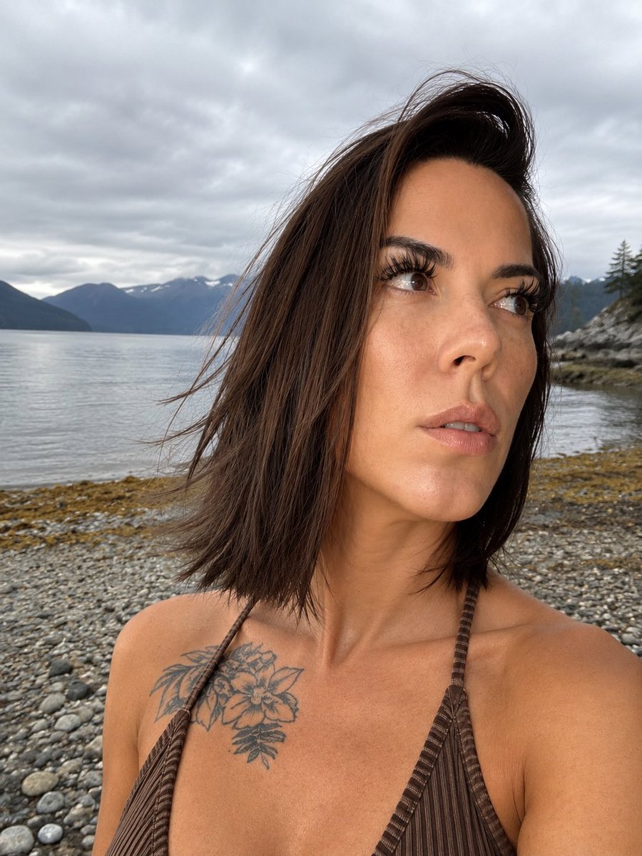 JoleneSky's tweet photo. Alaskan girlie #alaska #daylight #SummerFun #anchorage #kenai https://t.co/7BFfoPYD36