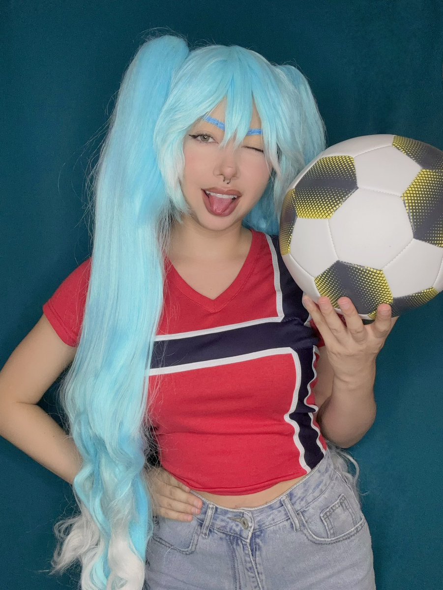 Amatesaurius's tweet photo. ¿Cómo así que ahora Noruega tiene la custodia de Miku? 👀🇳🇴 https://t.co/bwvi3iXOSr