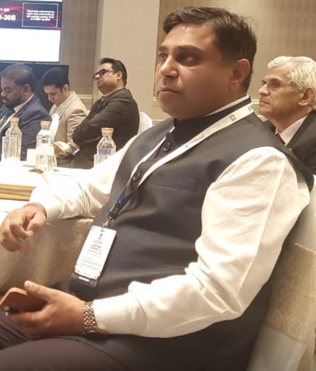 nbgroupnetwork's tweet photo. Commerce Secretary  Rajesh Agrawal, IAS, interacted with MEDEPC Director Mr. Desh Raj Bhadana during the Chintan Shivir on Electronics at Bharat Mandapam, New Delhi. The discussions focused on building a resilient, globally competitive electronics export ecosystem https://t.co/p3tU00GfT2
