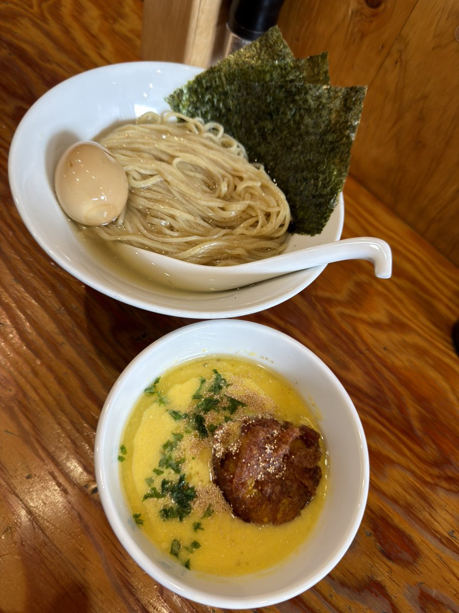mata_tukemen's tweet photo. 「麺や 晴心」で、
9種のとうもろこしの冷やし昆布水つけそば限定C
＋バター醤油とうもろこし和え玉を。。

久々の限定❗️
大好きな🌽と聞いたら🏃

おー超長蛇の列💦

100分後に🌽の上品な旨さ＆甘さが
口一杯に広がる😋

店主の料理の引き出しの多さはもちろん
素材の活かし方にも驚嘆😱
＃麺や晴心 https://t.co/pd0vhCBolz