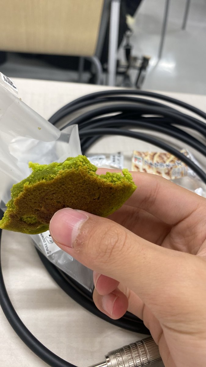 wfz027's tweet photo. 赤い捕食者しか食えない緑のクッキー https://t.co/xEkuLqTclS