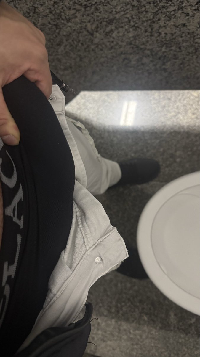 NFRockwellCore's tweet photo. no banheiro da facul 🤒🥴

#nsfwtwtًً 
#PINTOSAWARDS https://t.co/3SUoFLLoQD