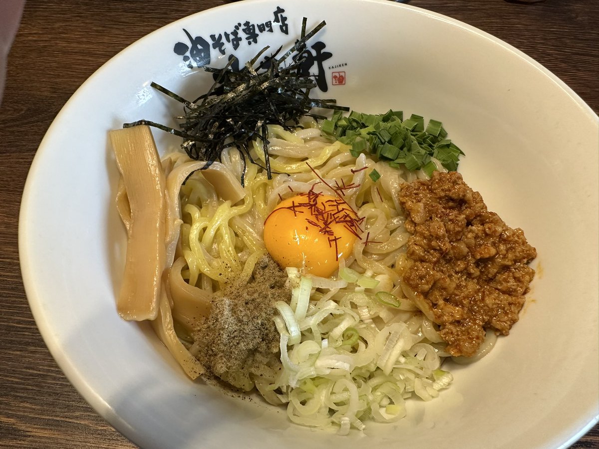 0raiki0's tweet photo. 初めての油そば！！
美味しかった( *ˊᵕˋ*) 〜ᐝ https://t.co/UXSItYM4Xq