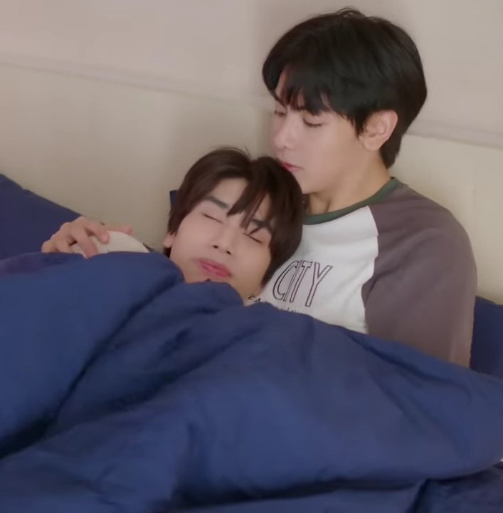 Jenny20_04's tweet photo. Joong's chest = Dunk's personal pillow 🤭 https://t.co/vONRfJc3BN
