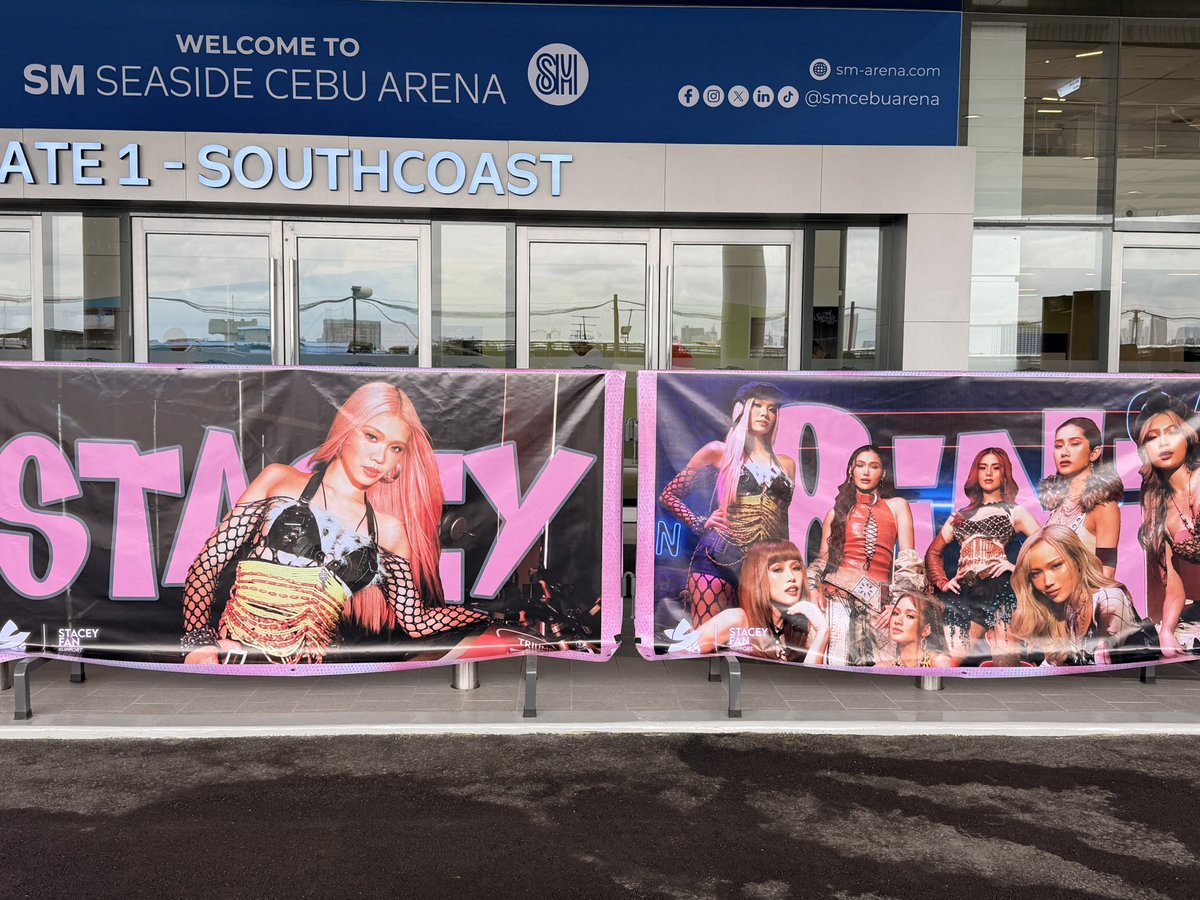 staceyfanspprt's tweet photo. 𝐒𝐓𝐀𝐂𝐄𝐘: 𝐂𝐈𝐓𝐘 𝐎𝐅 𝐒𝐓𝐀𝐑𝐒 ✨ 

From a vision to reality. 💖
Our Stacey and BINI barricades are finally up at SM Seaside Cebu Arena! 

For none SVIP ticket holders, you can visit the South Coast Gate 1. 

📸 Don't forget to use the tag #SFS_CityOfStars. 🩷

#Stacey_FanSupport #SFS_STACEY #BINI_Stacey @bini_stacey