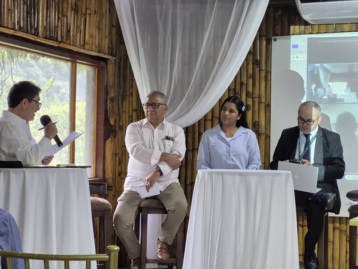 Agricultura_CZ4's tweet photo. #SantoDomingo | El MAGP desarrolló el Conversatorio Técnico para analizar las capacidades del sector exportador de cacao de Ecuador y República Dominicana frente al Reglamento (UE) 2023/1115 (EUDR). Fortalecemos la trazabilidad, sostenibilidad y competitividad del cacao. https://t.co/NMwYEvrima