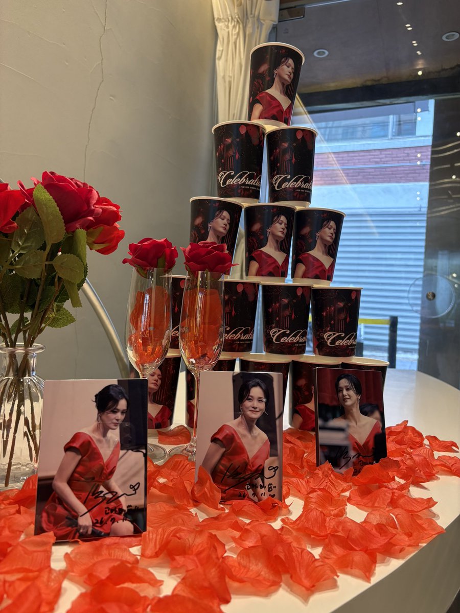 cheesihyun's tweet photo. 혜나 배우님 생일 축하드려요🧡🧡🧡
카페에 있는 사진 하나하나 너무 귀엽구 이쁘고 다 하십니다🧡

#우리의_혜가_뜬_날
#CELEBRATION_for_our_HYE https://t.co/l3eOi8iN2q
