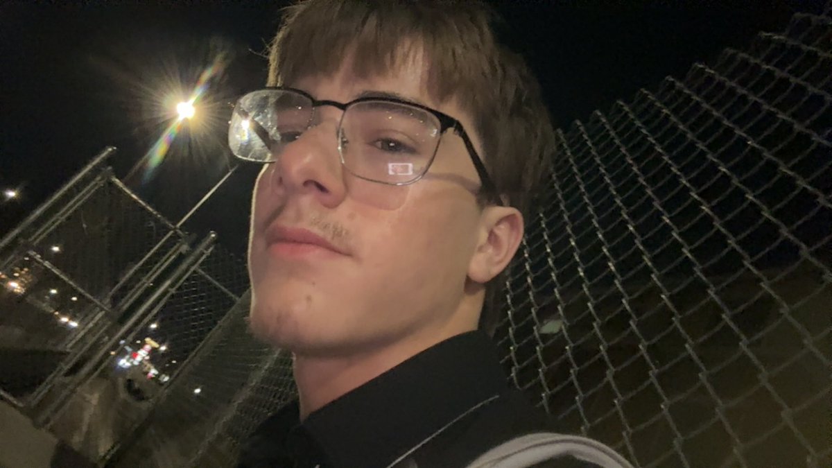 evan tweet media