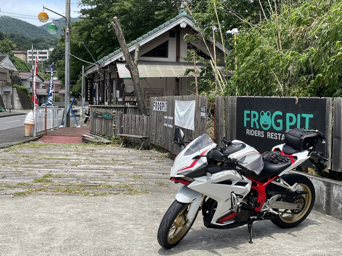rurutanuki's tweet photo. チキンとレタスのレモンスパ をいただきます。良い塩梅の味付けとレタスの甘み🤤
#flogpit #bikelife #RideJapan #SilverRider #cbr250rr https://t.co/7b4YvWNbnA