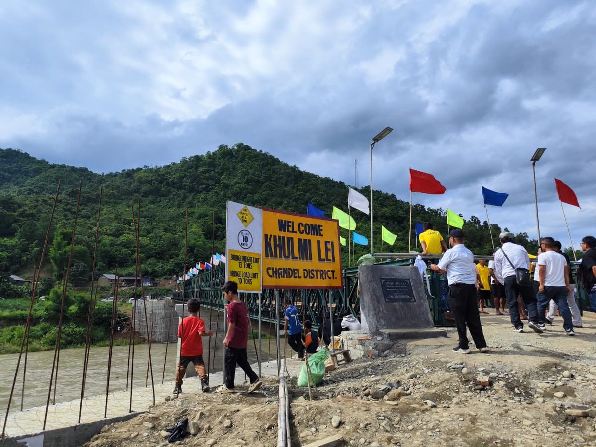 haokip_alice's tweet photo. When Armstrong Panmei constructed 100km road, he was celebrated as hero. When the Kuki people built a crucial bridge linking  Tengnoupal, Chandel &amp; Churachandpur after years of government neglect, it suddenly labelled "illegal" by @republic.
Typical news channel covering #Manipur https://t.co/Quo3jH9DVV