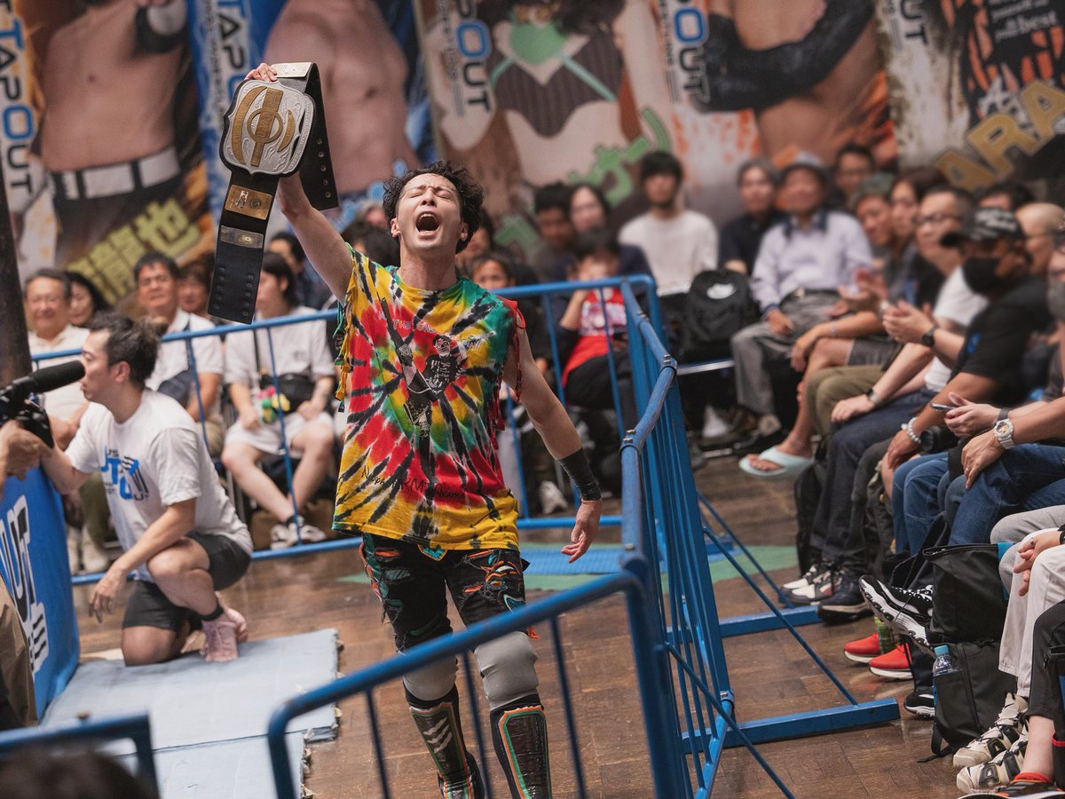 708akama's tweet photo. 後楽園大会ご来場ありがとうございました！
UWAは防衛成功！ハッピーな3周年記念試合をできて嬉しいです✨‼️

そして1000人超えの後楽園！！圧巻の景色でした！まだいける‼️

次は蕨大会！8.11
ボンバータツヤよ…無差別のベルトに挑戦させてください🤩二冠、やってやるよ！
@bonta1110 
#pw_jto https://t.co/DMT2GGgFtw