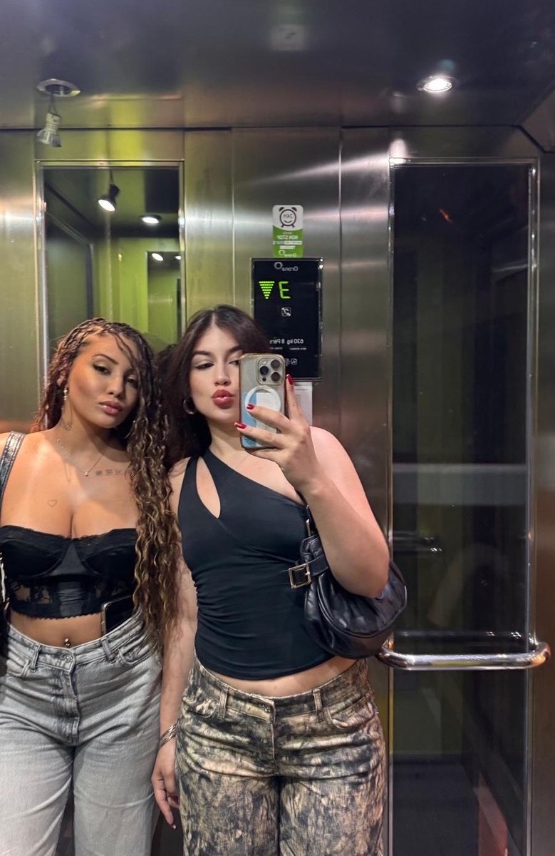 giovannalrc's tweet photo. em Paris com minha esposa 🇫🇷 https://t.co/ZkihkTi7Ig
