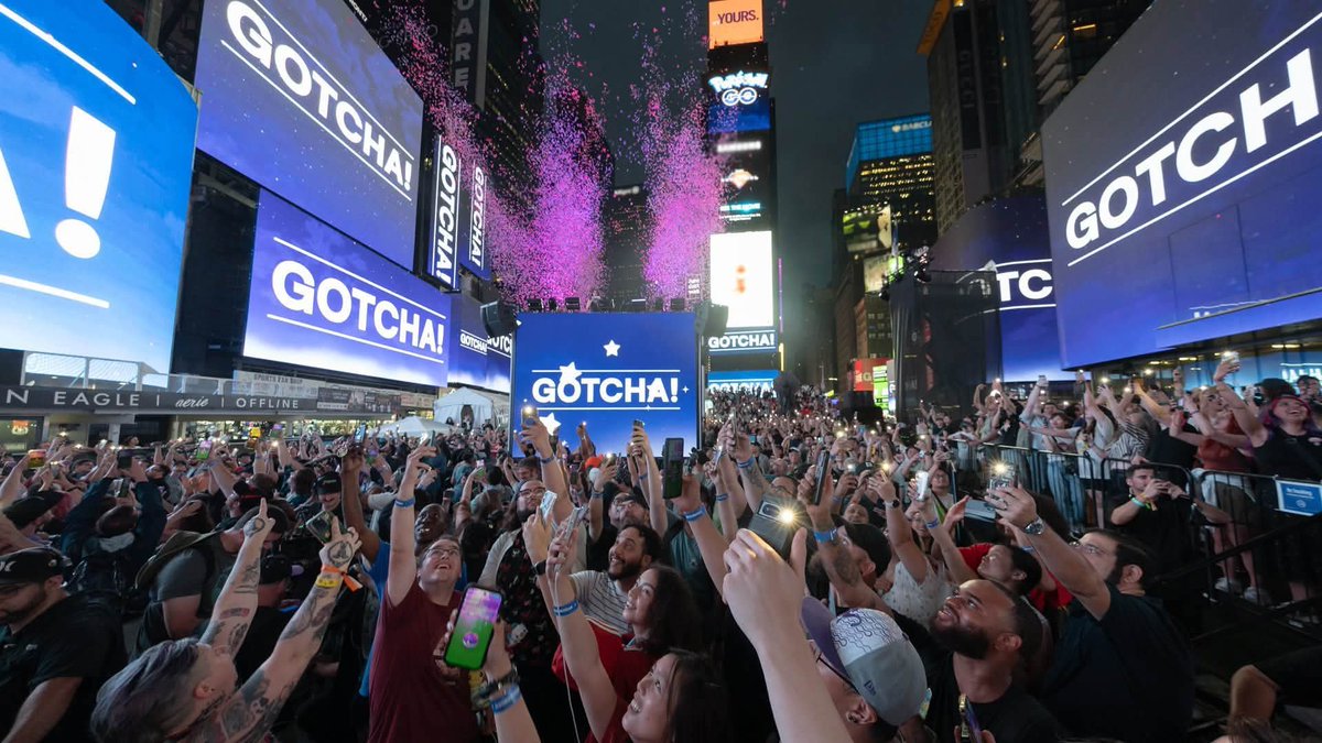 PolvoraRock's tweet photo. Diez años no se cumplen todos los días. ⚡🎉 Pokémon GO celebró su aniversario a lo grande en Times Square, reuniendo a miles de entrenadores de todo el mundo en una fiesta y uno de los momentos más espectaculares que ha visto el juego fuera de la pantalla. https://t.co/s9tPjoti0B