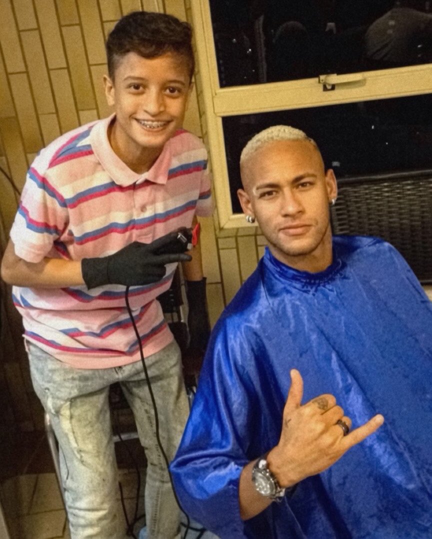 FlowPueblo's tweet photo. La relación entre un hombre y su barbero es sagrada 💈 https://t.co/cTxk1hty4U