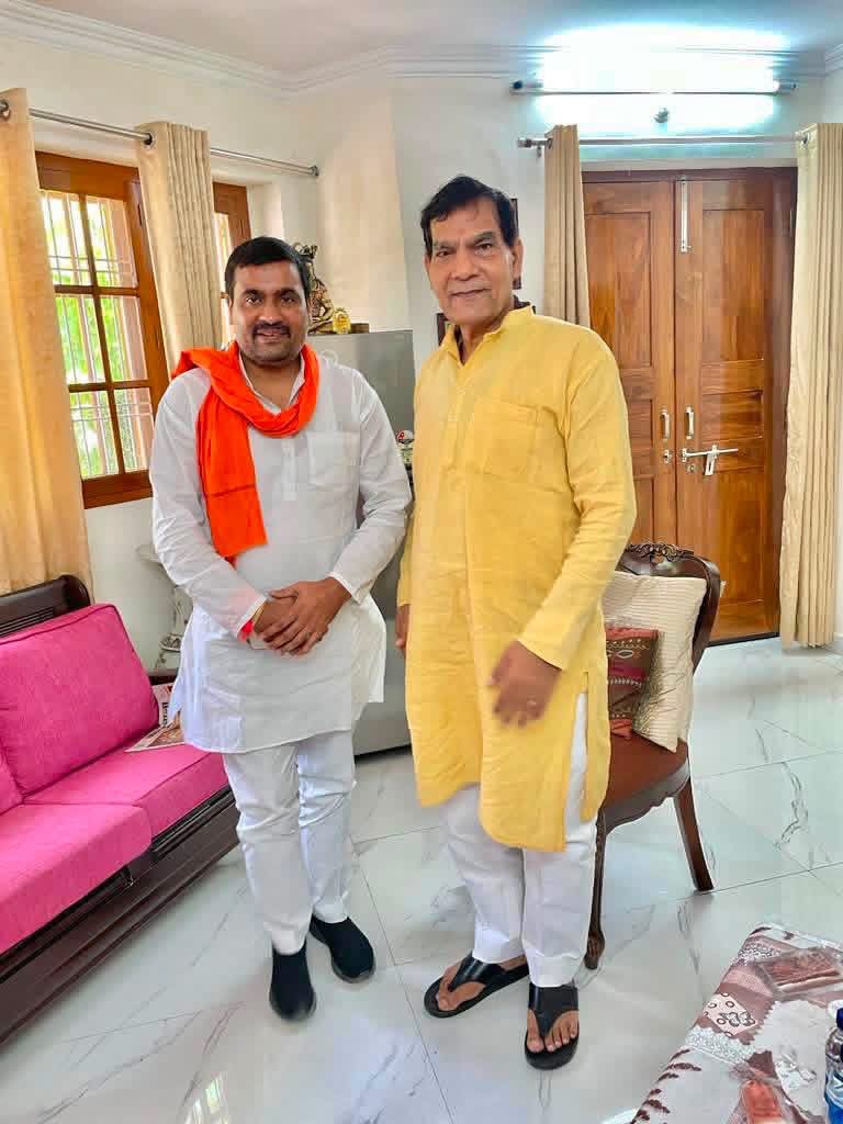 vednagar4bjp's tweet photo. उत्तर प्रदेश सरकार में मा. कैबिनेट मंत्री श्री अरविंद कुमार शर्मा जी आपको जन्मदिन की हार्दिक शुभकामनाएं!
 
मर्यादा पुरुषोत्तम प्रभु श्रीराम जी आपको उत्तम स्वास्थ्य और दीर्घायु प्रदान करें, यही प्रार्थना है।

@aksharmaBharat @AKSharmaOffice https://t.co/Y2S9zwfWgb