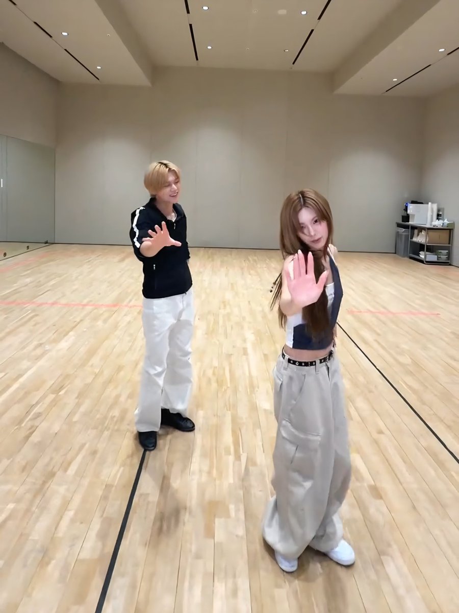 alwaysl0ovingyu's tweet photo. [251226]                               [260710]
BEOMRYU                           YEONJI

#BEOMGYU #RYUJIN #YEONJUN #YEJI #TXTZY https://t.co/P9I3WzL5P7