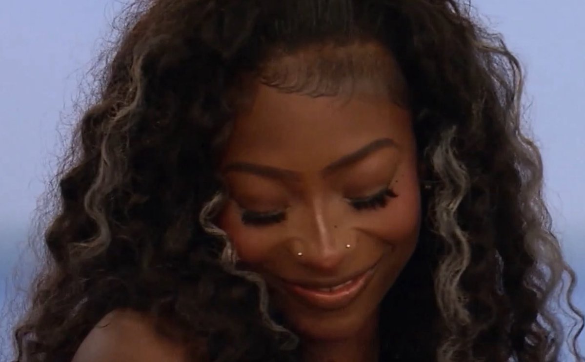 taysinfiniti's tweet photo. the fact that trinity used concealer to make highlights in her hair… HER MIND. https://t.co/fMoPoRgEGR