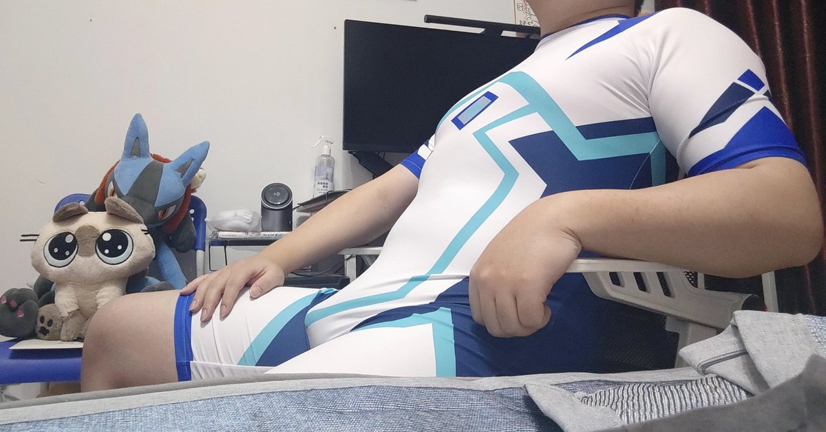 Hatiwolfy's tweet photo. 就这样悄悄的混入小英雄行列x https://t.co/DpLhNytORP