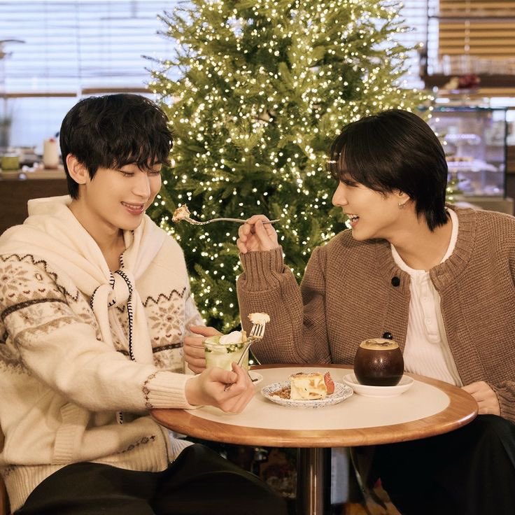yamkkuwon's tweet photo. ITS THEM 😭😭😭😭😭😭 https://t.co/zBMD8XriCB
