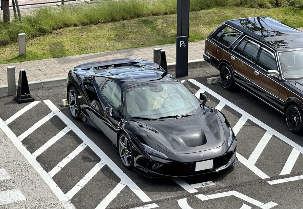 Izumi_Sunagawa's tweet photo. 体の不自由な人ってお金持ちの人が多いんですか？
それとも、俗に高級車と言われるこういう車って身体の不自由な人が運転しやすい機能が満載なんですか？ https://t.co/quS9LnHxAn
