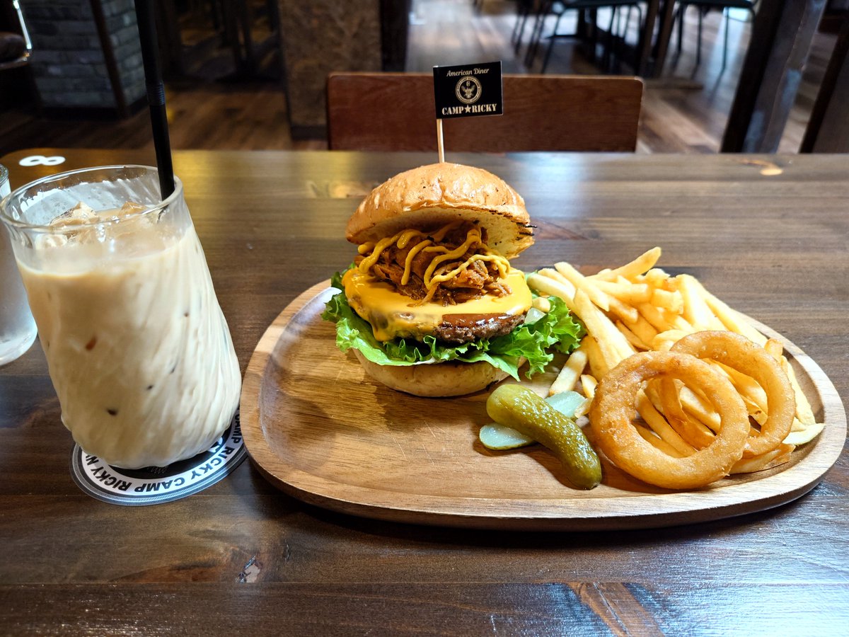 Sabinuki_'s tweet photo. 🍔🍴😋 https://t.co/mcN5t8yU8J