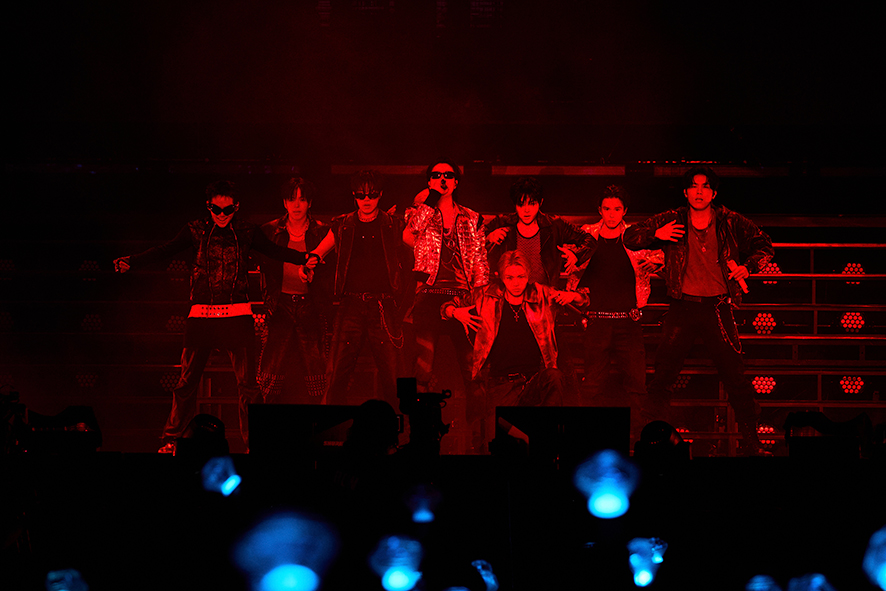 oricon's tweet photo. 『TREASURE THE STAGE 2026 NEW WAV：LIVE IN JAPAN』

TREASURE、大阪城ホール公演で2.2万人熱狂🔥
スペシャルユニットステージも

🔻ライブ写真到着📷
https://t.co/6vaSXSf9bz

#TREASURE https://t.co/mKRmpdGQzY