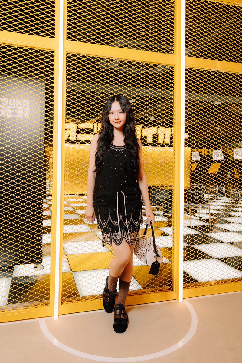 GMMTV's tweet photo. ’มิ้ลค์ พรรษา‘ เข้าร่วมงาน Onitsuka Tiger,  Shinjuku Flagship Store Opening เมื่อวันที่ 9 กรกฎาคมที่ผ่านมา ณ กรุงโตเกียว ประเทศญี่ปุ่น

ซึ่งเป็นงานเปิดตัวสาขาใหม่ ที่เป็น Global Flagship Store ของ Onitsuka Tiger ที่ใหญ่ที่สุดในโลก

#OnitsukaTigerShinjuku #OnitsukaTiger
#OnitsukaTigerxMilk 
#MilkPansa @panlyyy 
#GMMTV