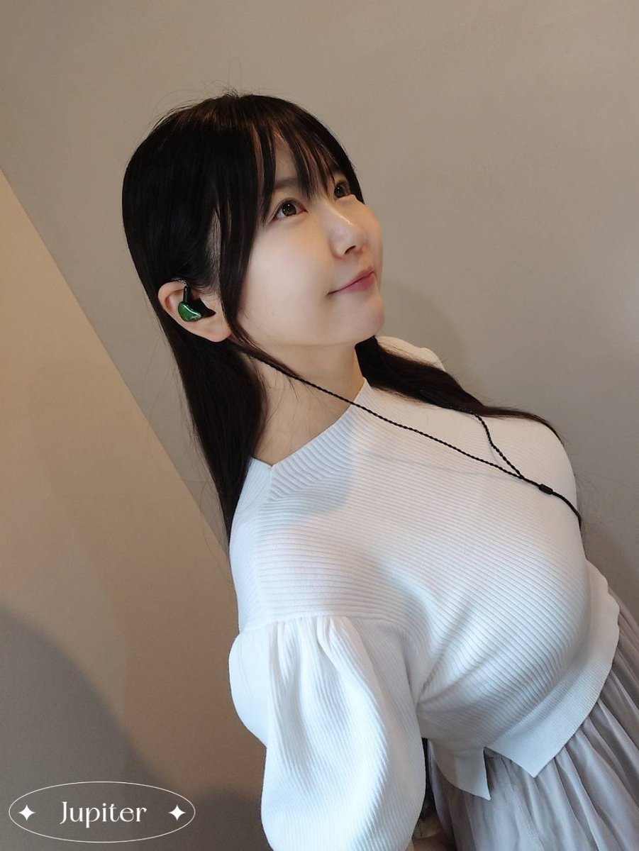 Harusekai219's tweet photo. 小岩井ことり  #着衣巨乳 #女性声優の胸 https://t.co/XjJHzhnB8D