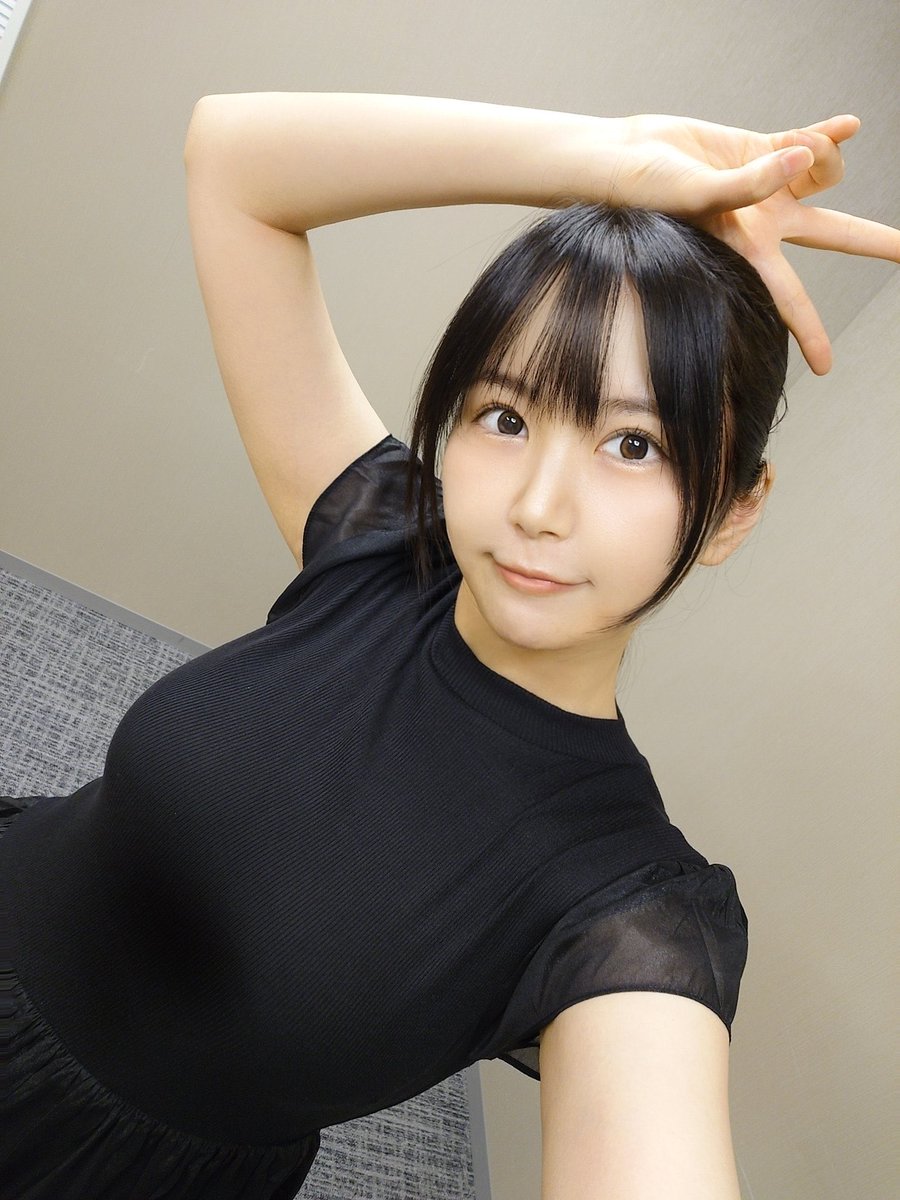 Harusekai219's tweet photo. 小岩井ことり  #着衣巨乳 #女性声優の胸 https://t.co/XjJHzhnB8D