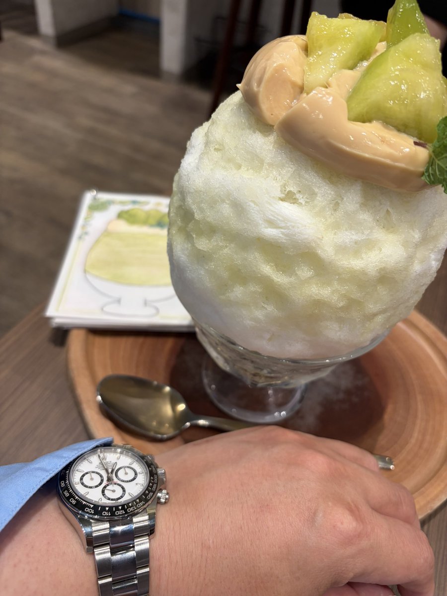 NgoRolex's tweet photo. メロン食べさせてもろて https://t.co/e2FT3rJBnz