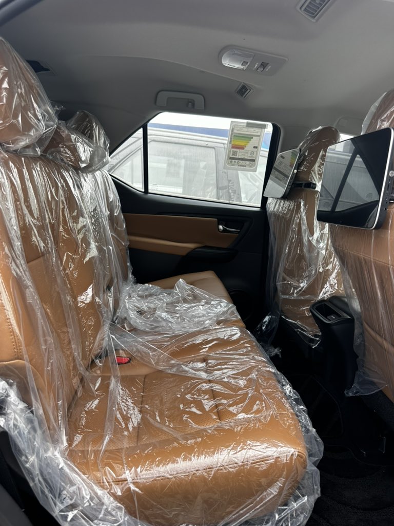 FrankDoe101's tweet photo. 2026 Toyota Fortuner 
Brand New ( Tear Tubber ) 😂✌🏾
Buying
Shipping 🚢 
Clearing 
PRICE — 615k to your doorstep in Ghana 

Great deals coming up … 
Put me on guys 

#YourCarGuy 🚘🕺🏽
#YourDubaiCarGuy 🇦🇪🇬🇭 https://t.co/o4wZa4Phxa
