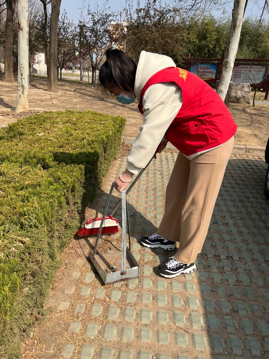 Jalls00's tweet photo. Join our neighborhood cleanup this Saturday 9AM at Central Park! Gloves u0026 snacks provided. Let’s make our community greener together!， https://t.co/ZlyYKvAkMc