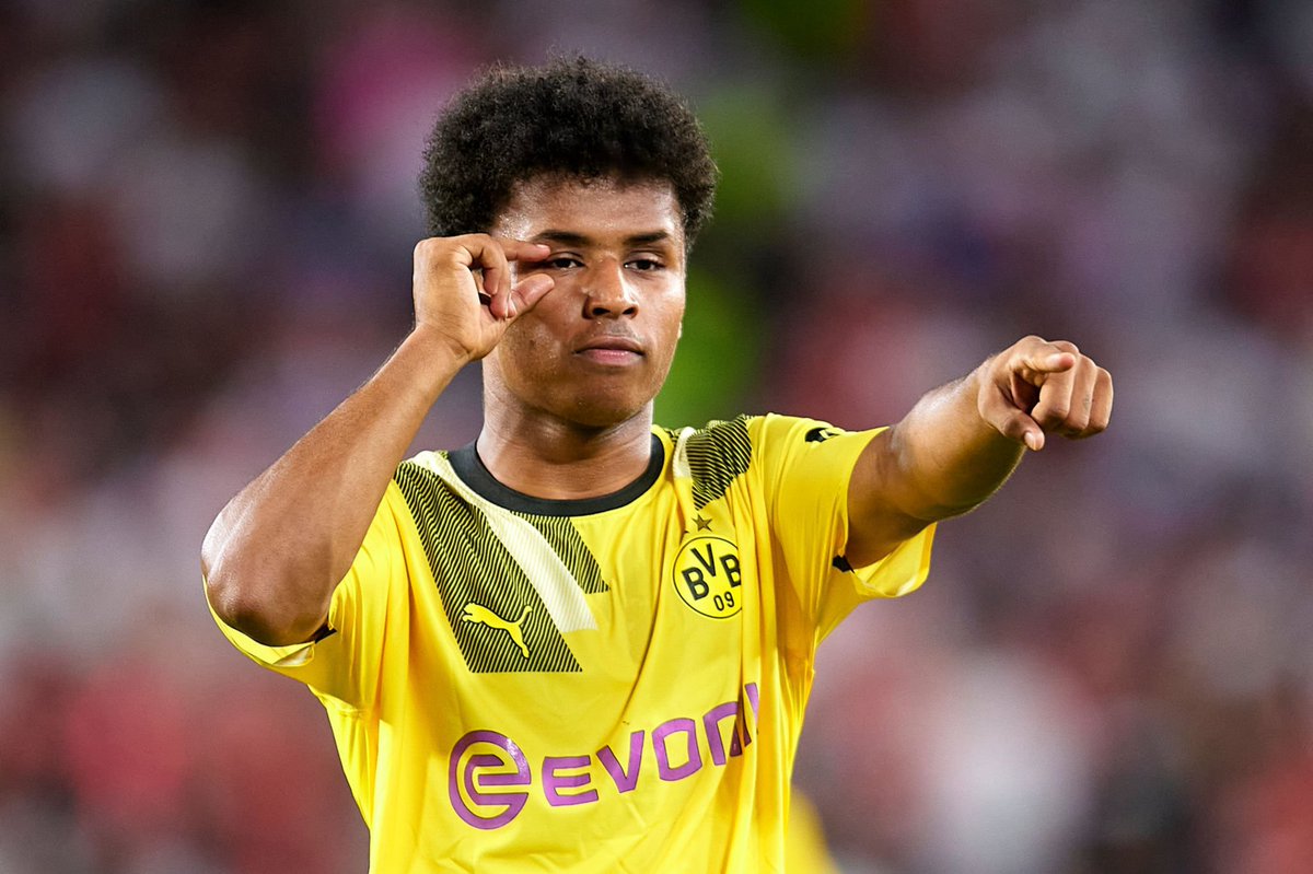 FabrizioRomano's tweet photo. 🚨🔵🔴 Karim Adeyemi, authorized for medical and contract signing next week in Barcelona.

He’s already spoken with Hansi Flick on phone and Deco closed all details yesterday, as exclusively revealed.

€22m, €7m add-ons, 20% sell-on. https://t.co/gn50NwkM1J