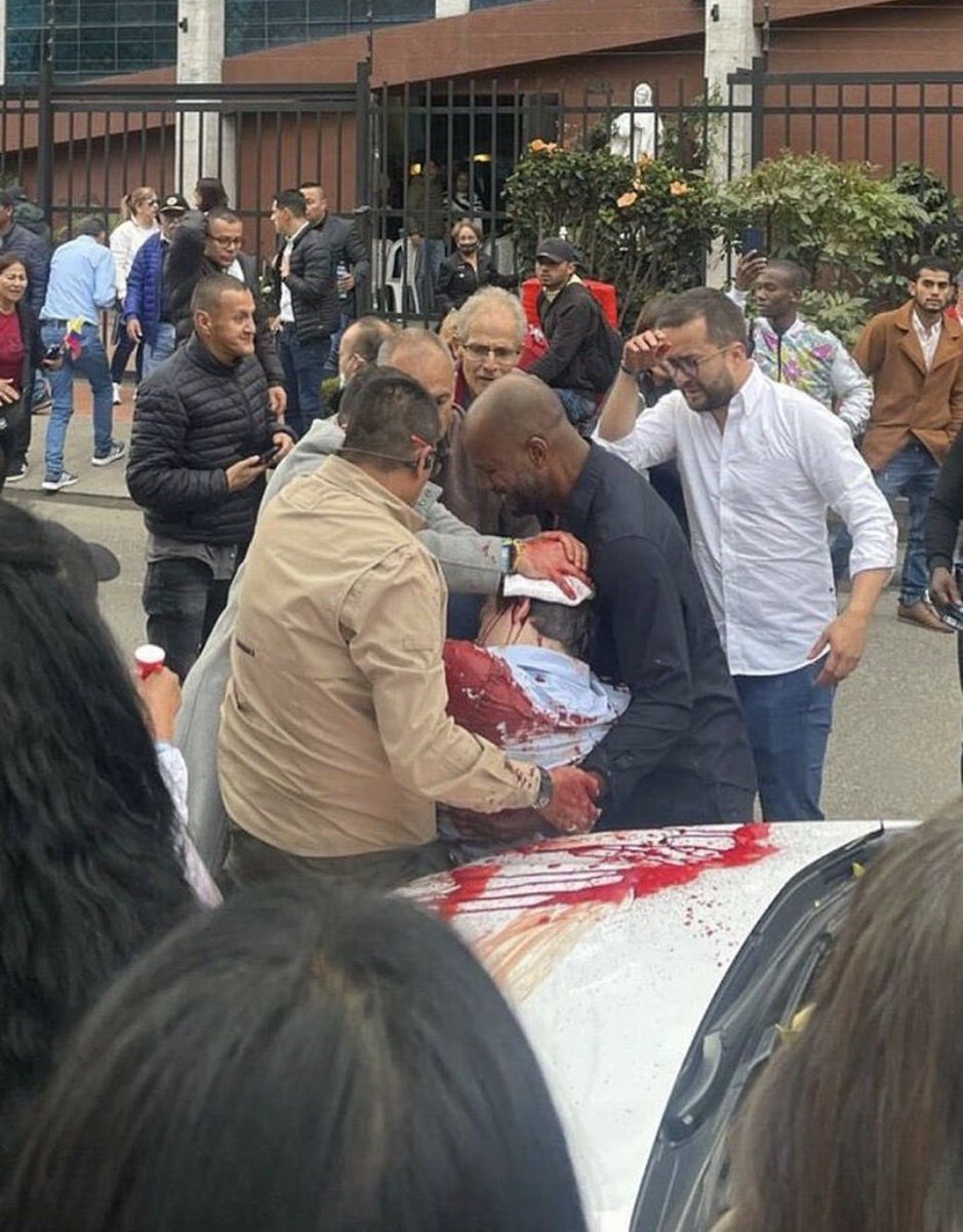 JoseGeoJulian's tweet photo. @petrogustavo Maldito miserable cínico de mierda. Vean lo que quedó su respeto a la oposición. Yo sí, quiero que usted Cepeda termine así mismo por gonorreas por la el hecho es este muchacho https://t.co/mAx3YHUEb1